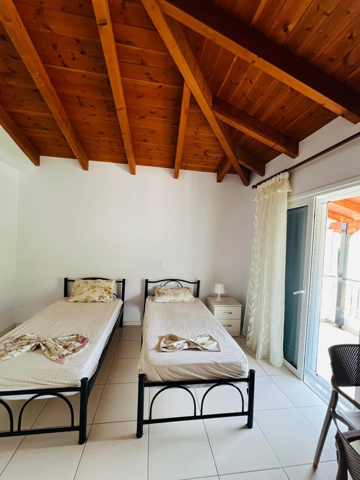 Apartments Aneta'S House Himare Buitenkant foto