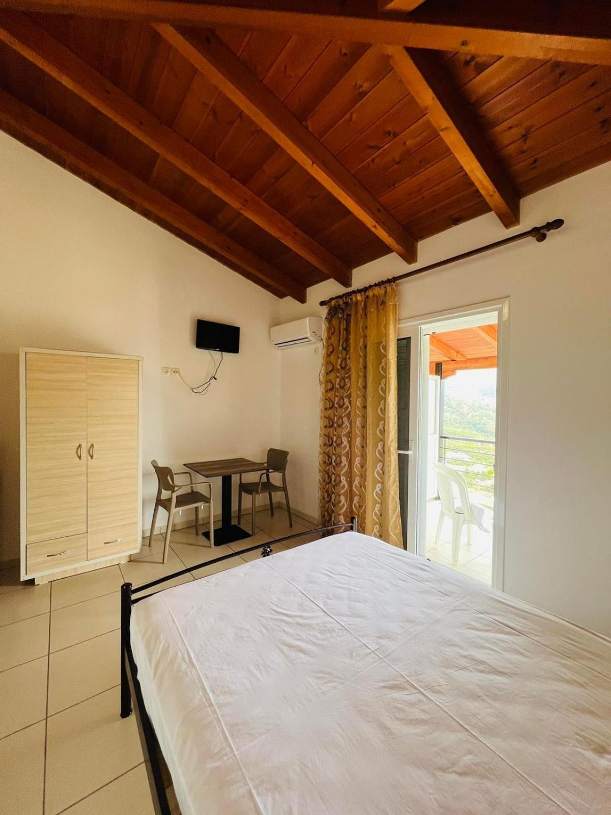 Apartments Aneta'S House Himare Buitenkant foto